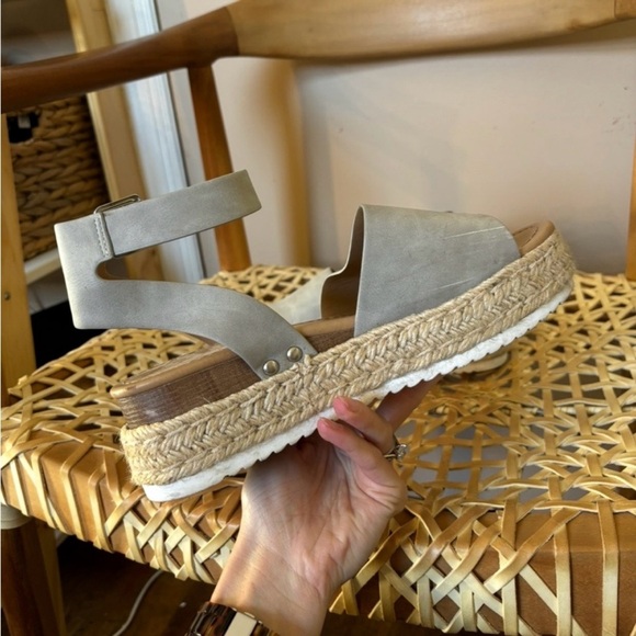 Soda Topic Gray Vegan Nubuck Espadrille Platfrom Wedge Sandals 8 - Picture 12 of 13